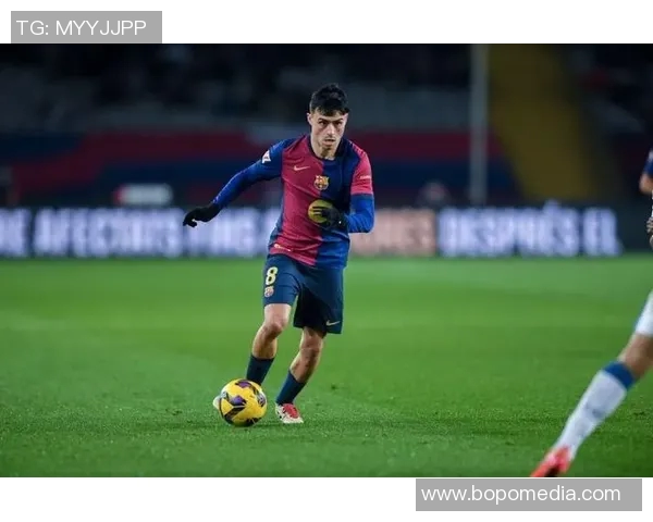 足球明星中哪些球员以右脚射门技术闻名于世