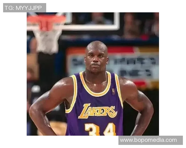 扣碎篮板的篮球明星们如何在赛场上创造辉煌成就与传奇故事